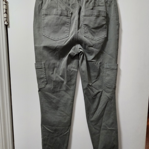 Women's Maurices Army Green Cargo Weekender Pants. Size Small. NWT. - Picture 5 of 10
